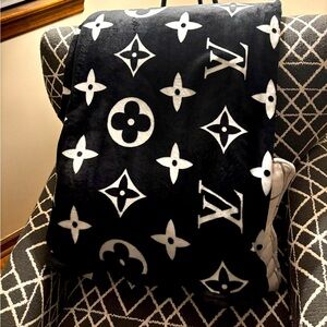 LV Blanket Throw ♣️🤍 NWOT